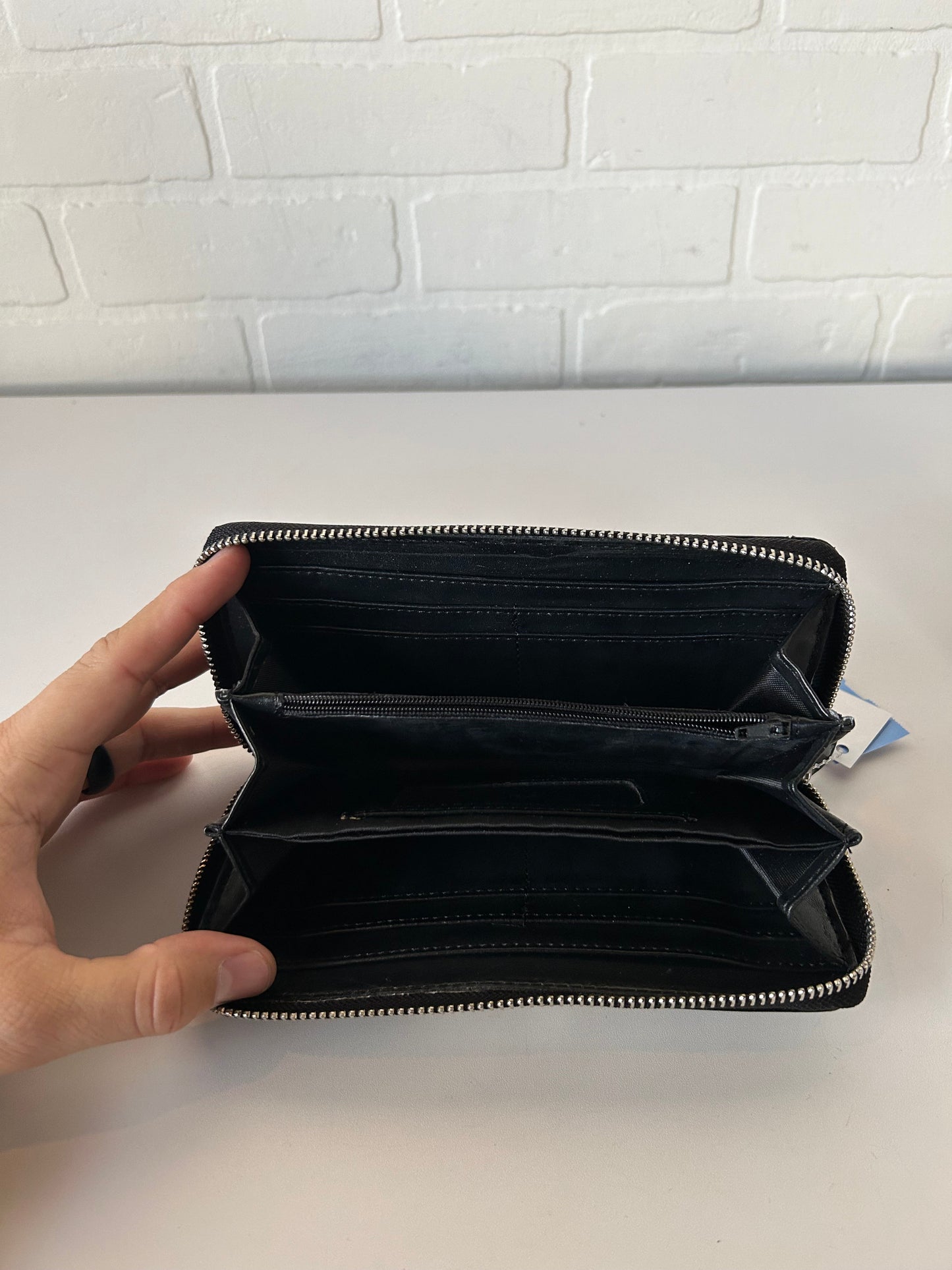 Wallet By Clothes Mentor, Size: Large