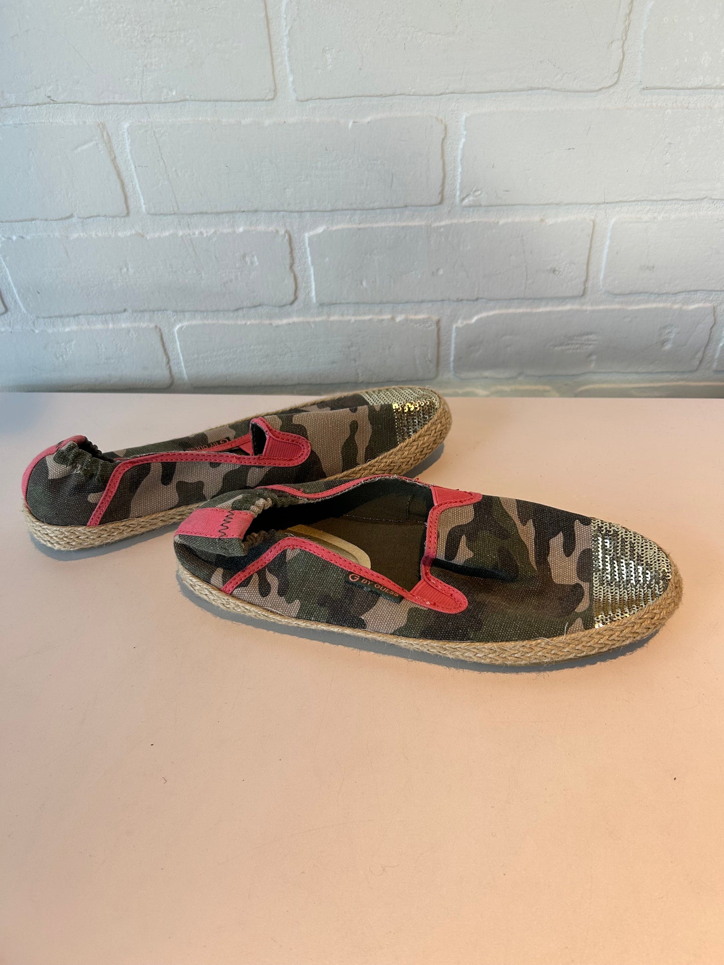 Shoes Flats By Guess In Camouflage Print, Size: 7.5