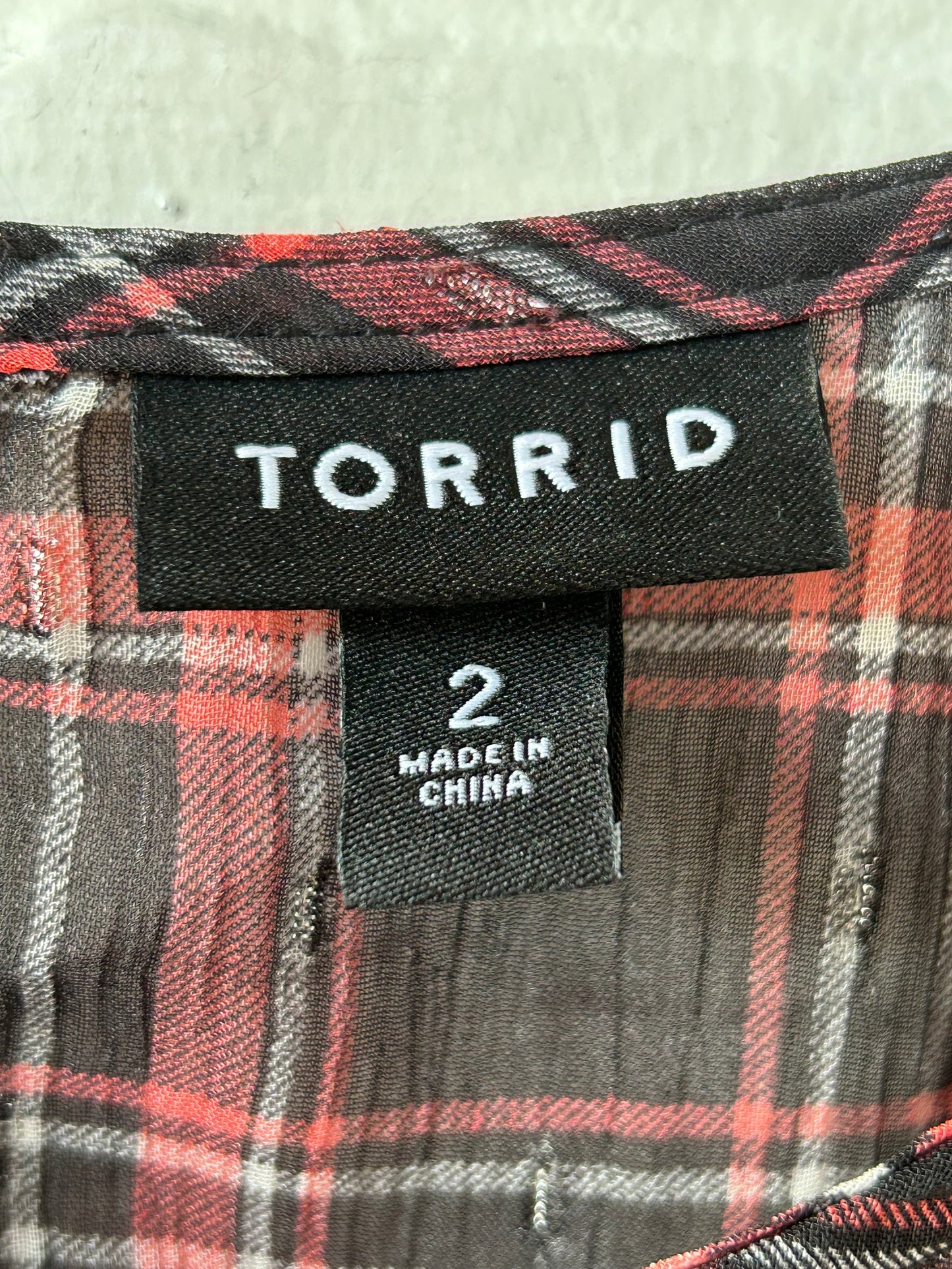 Top 3/4 Sleeve By Torrid In Black & Red, Size: 2x