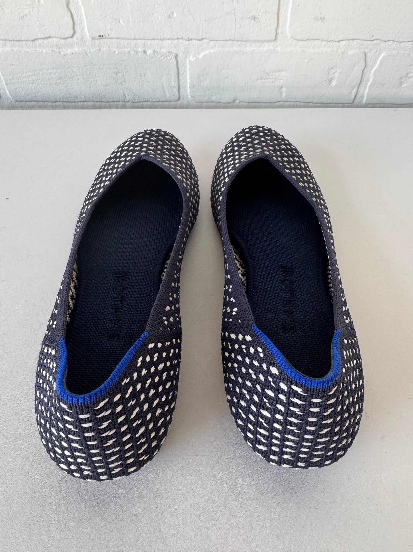 Shoes Flats By Rothys In Blue & White, Size: 7