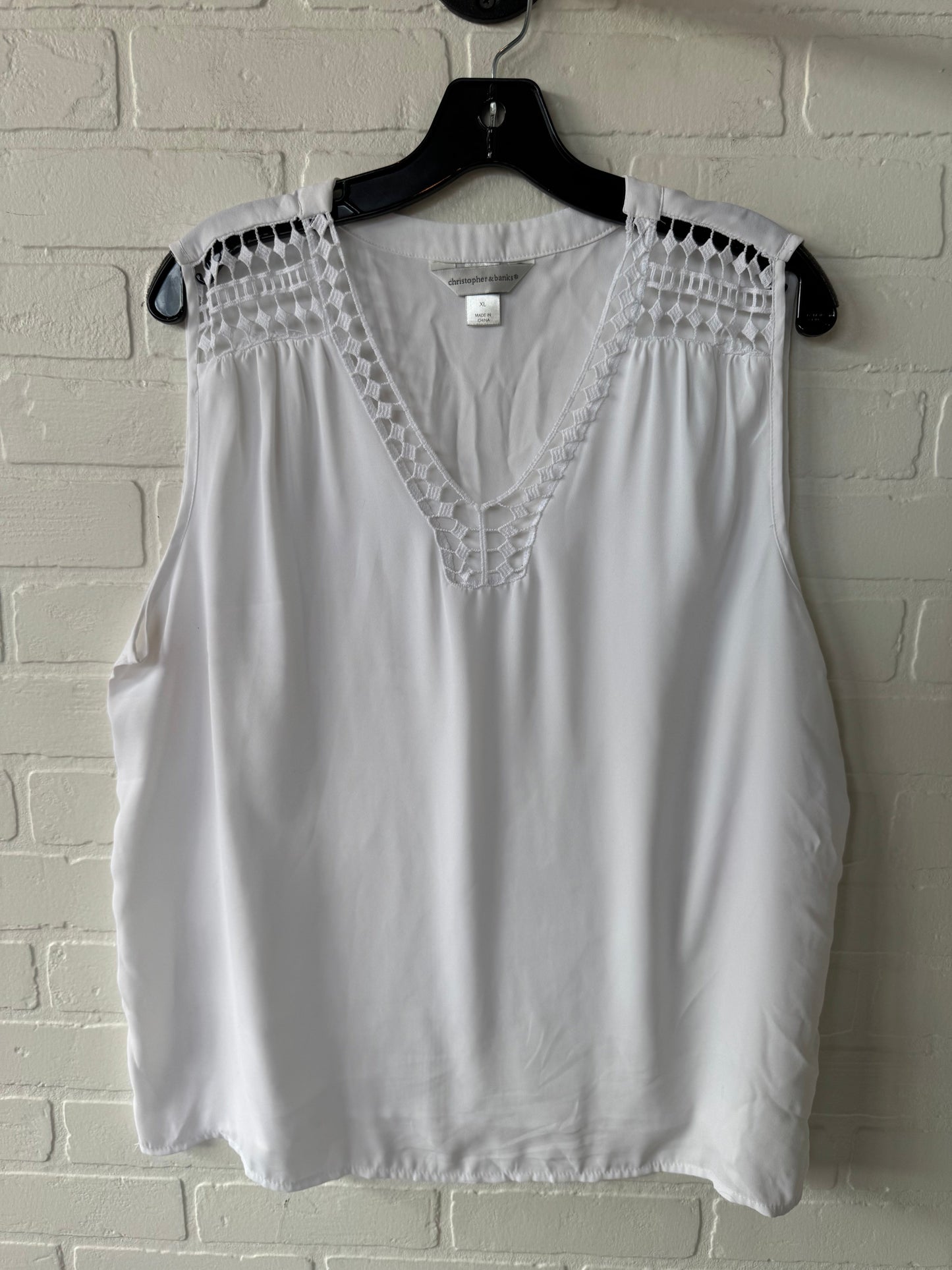 Top Sleeveless By Christopher And Banks In White, Size: Xl