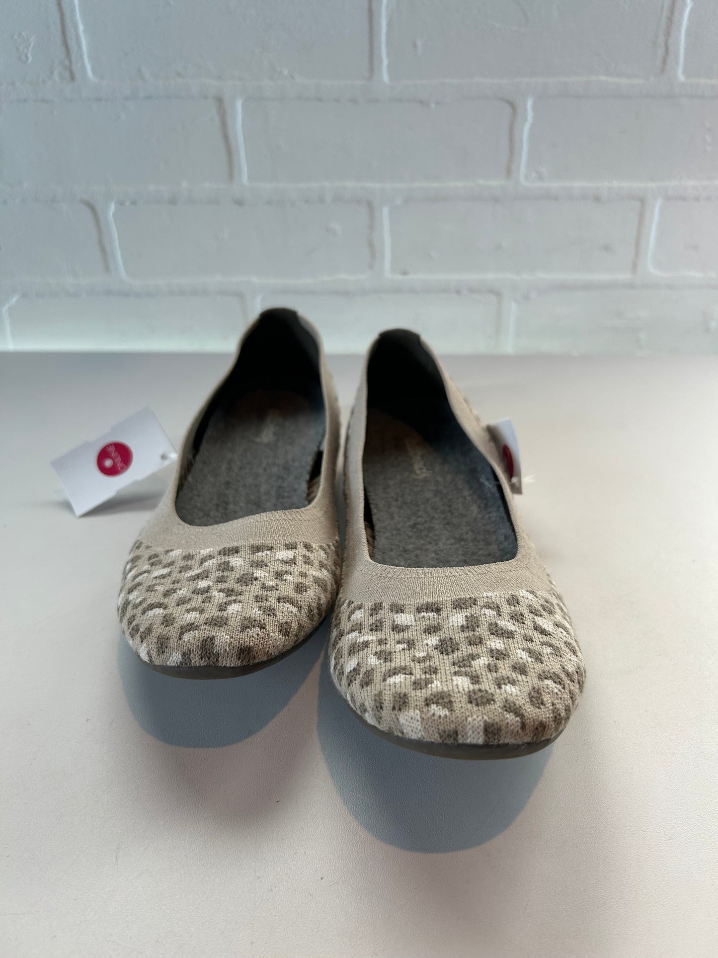 Shoes Flats By Allbirds In Tan & White, Size: 8