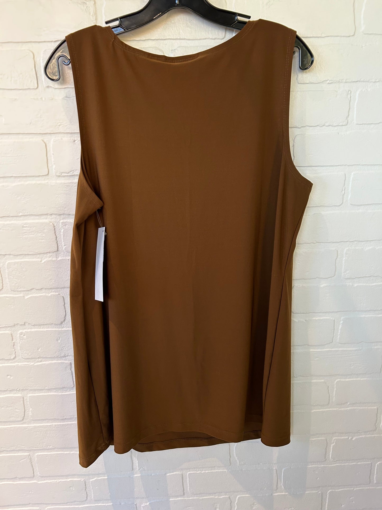 Top Sleeveless By ATTITUDES BY RENEE In Brown, Size: L