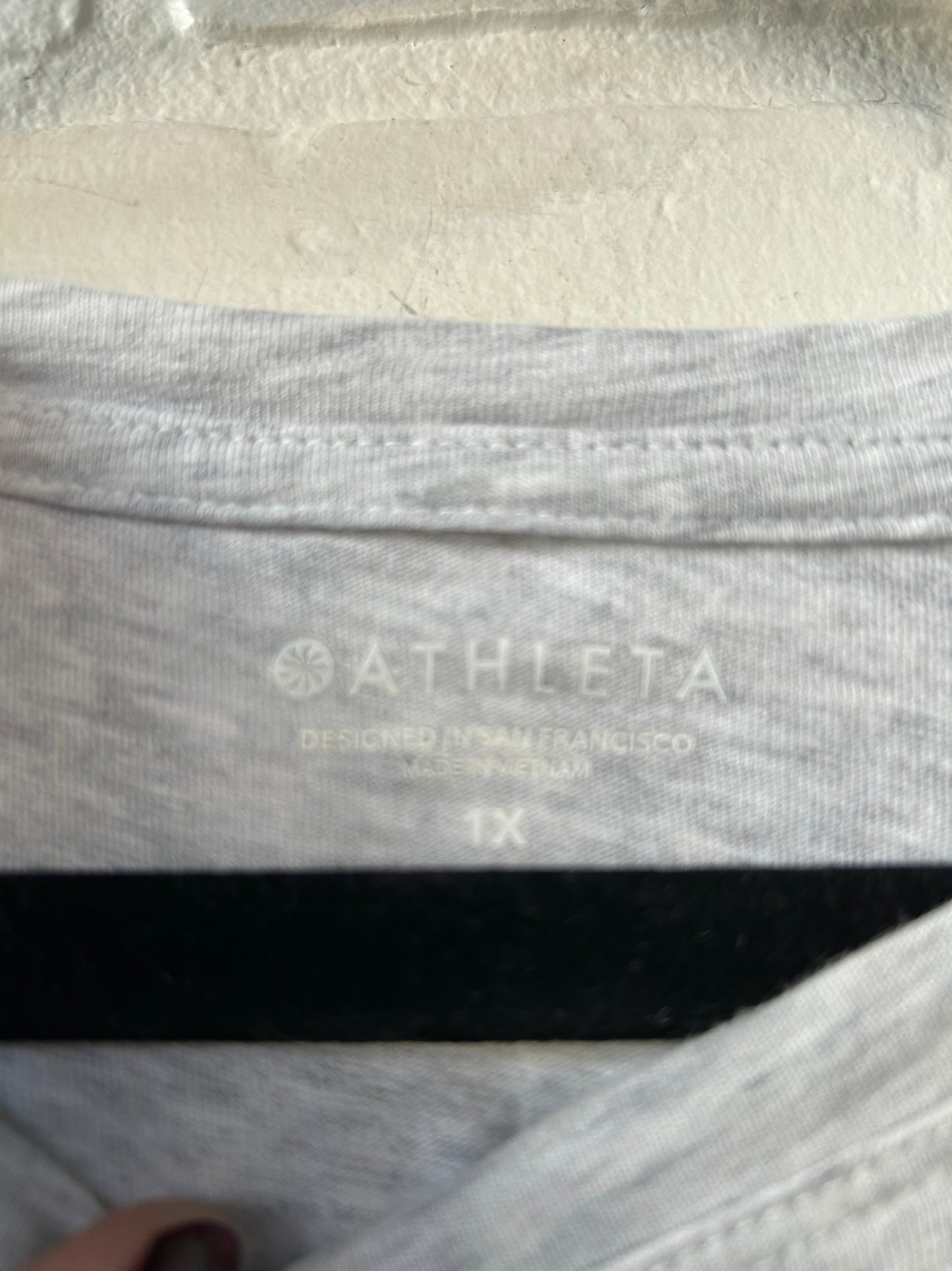 Athletic Top Short Sleeve By Athleta In Grey, Size: 1x