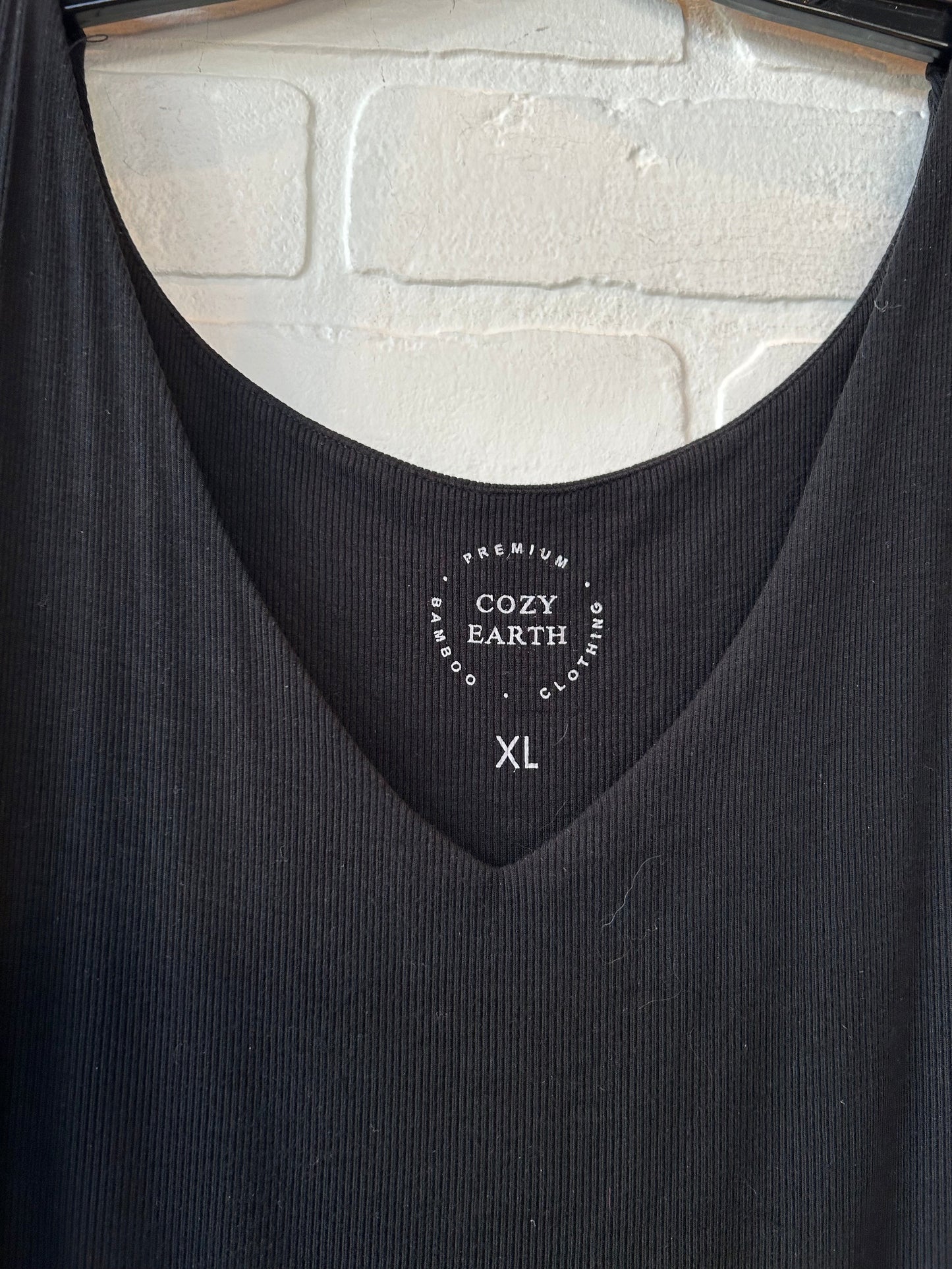 Top Sleeveless By COZY EARTH In Black, Size: Xl