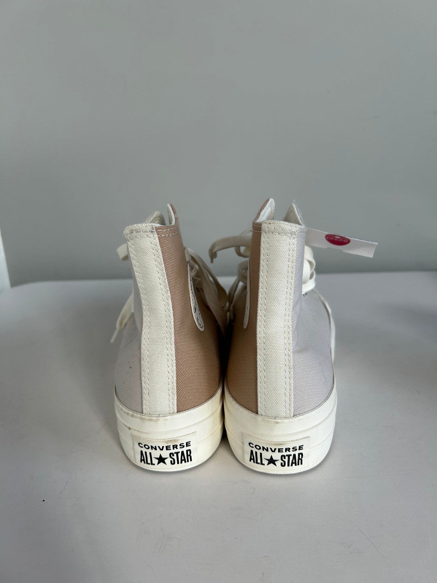 Shoes Sneakers By Converse In Cream & Tan, Size: 8.5