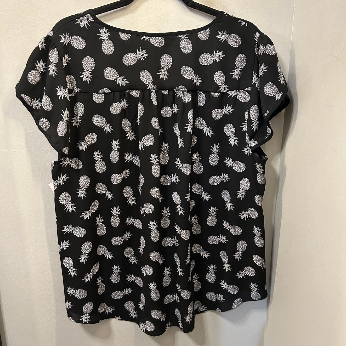 Top Short Sleeve By Torrid In Black & White, Size: 2x