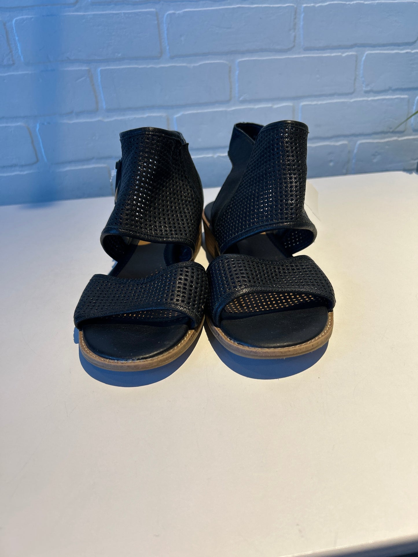 Sandals Flats By Sofft In Black, Size: 9.5