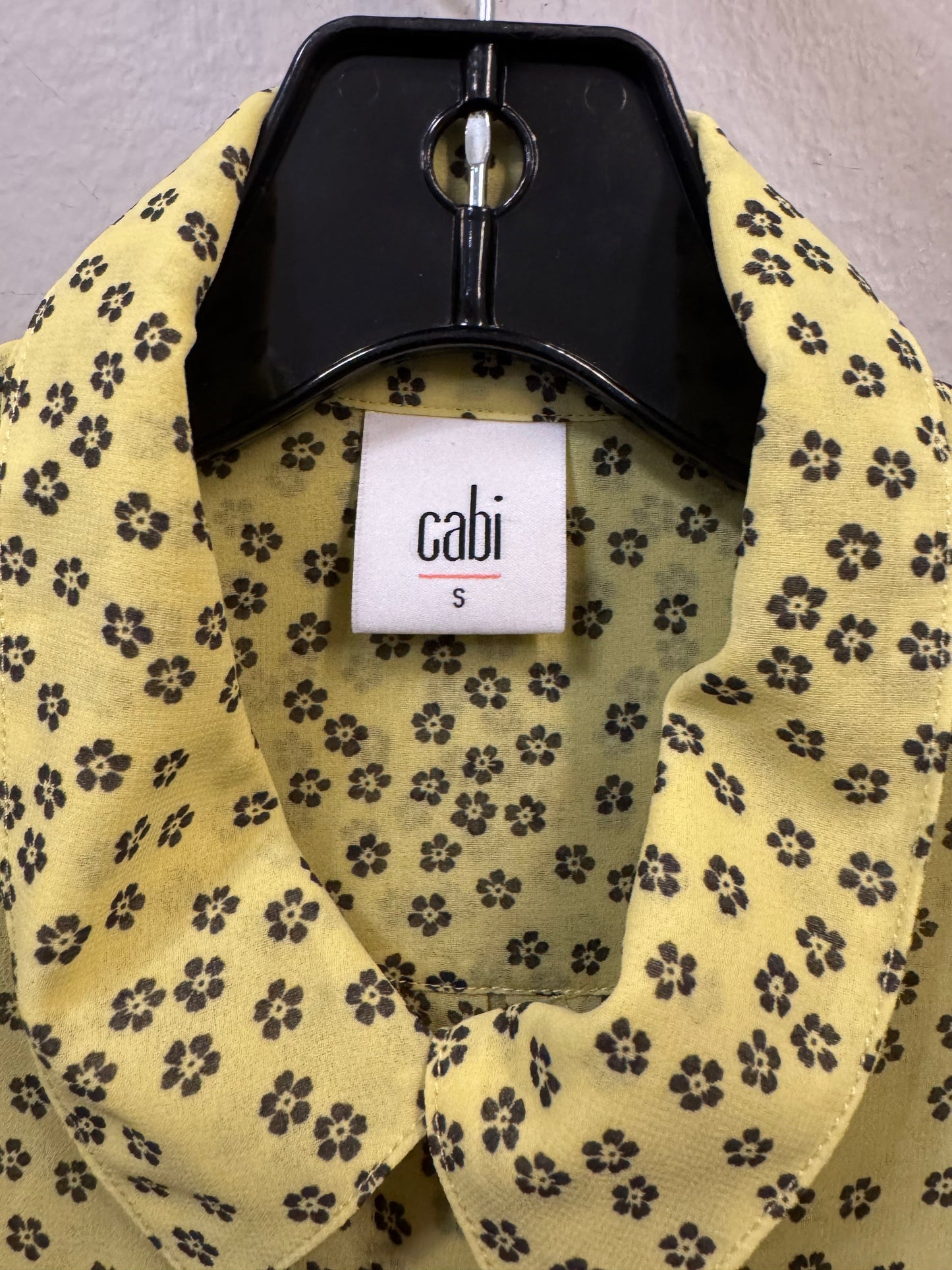 Top Sleeveless By Cabi In Black & Yellow, Size: S