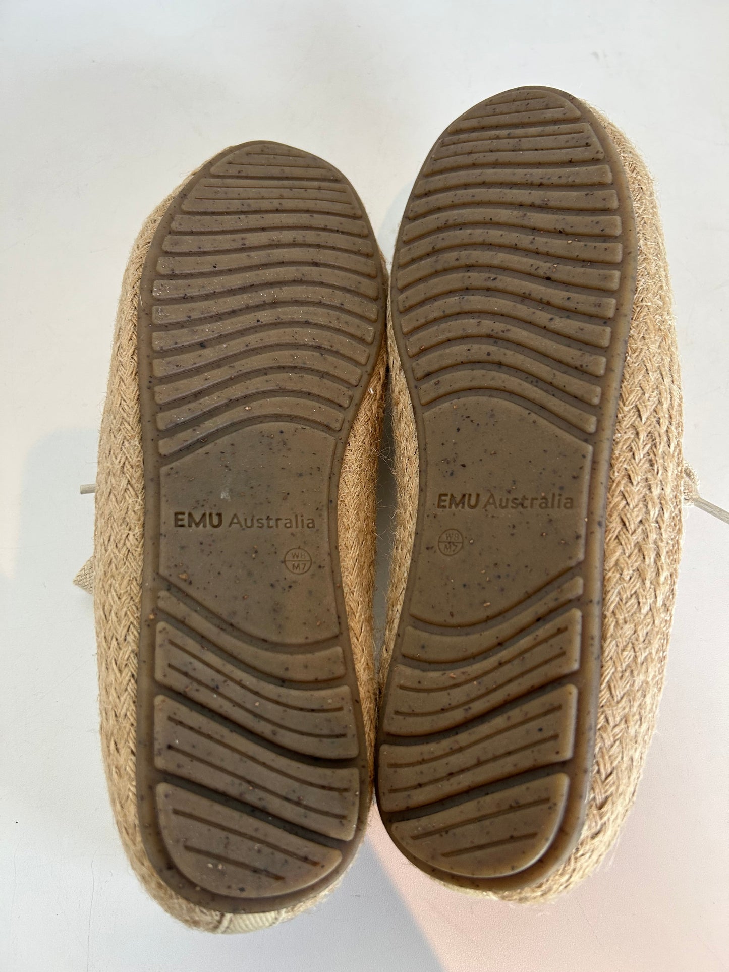 Shoes Flats By Emu In Tan & White, Size: 8