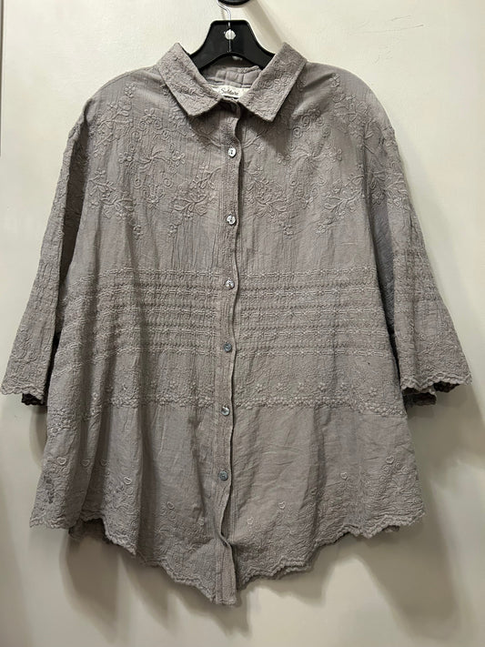 Top Short Sleeve By Solitaire In Grey, Size: 2x