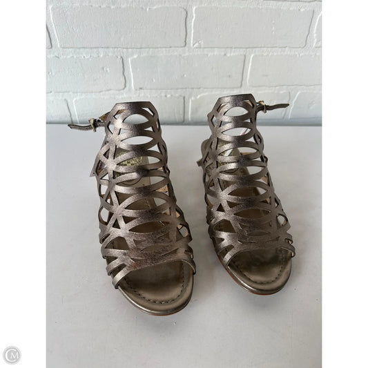 Sandals Flats By Vince Camuto In Gold, Size: 5.5