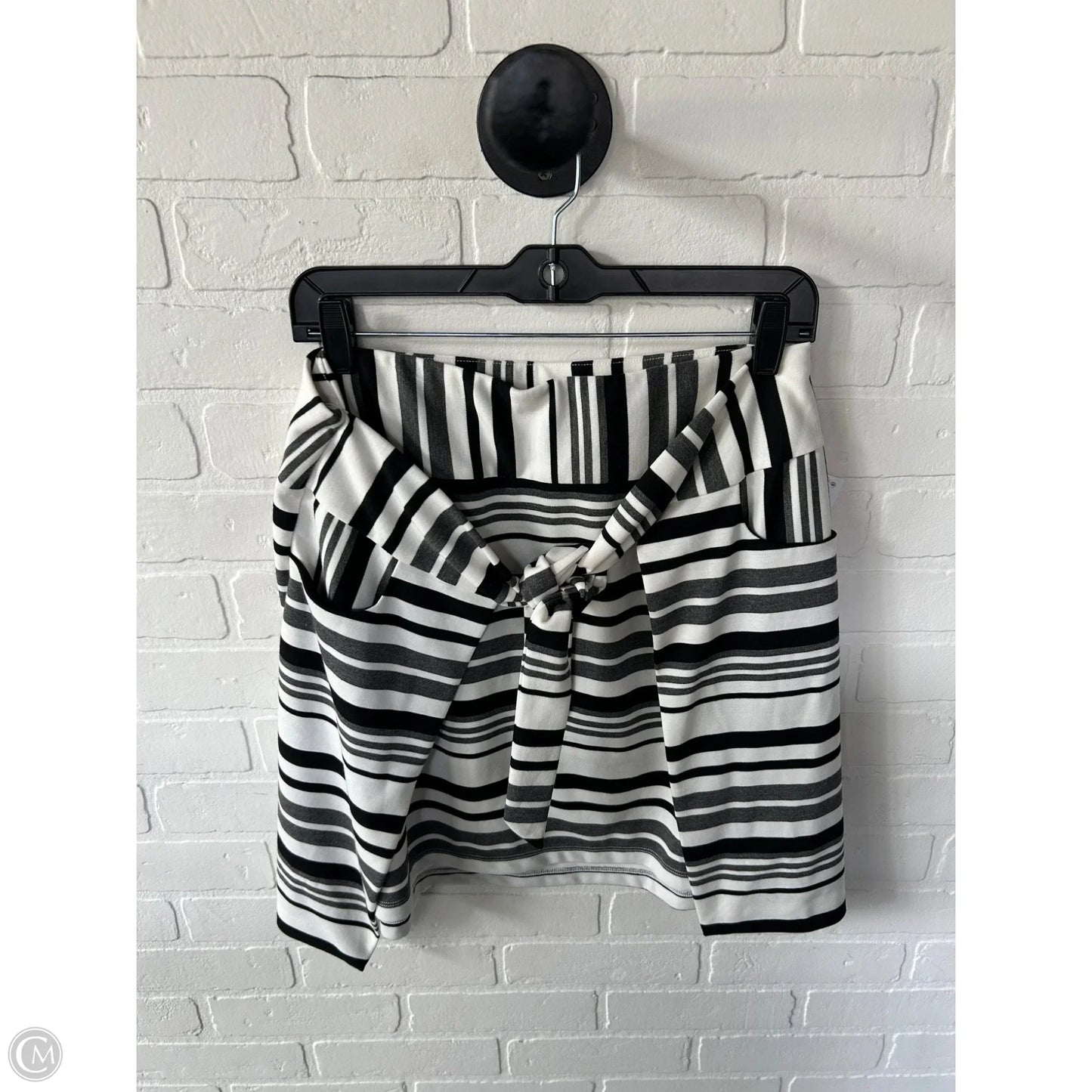 Skirt Mini & Short By Cabi In Black & White, Size: 8