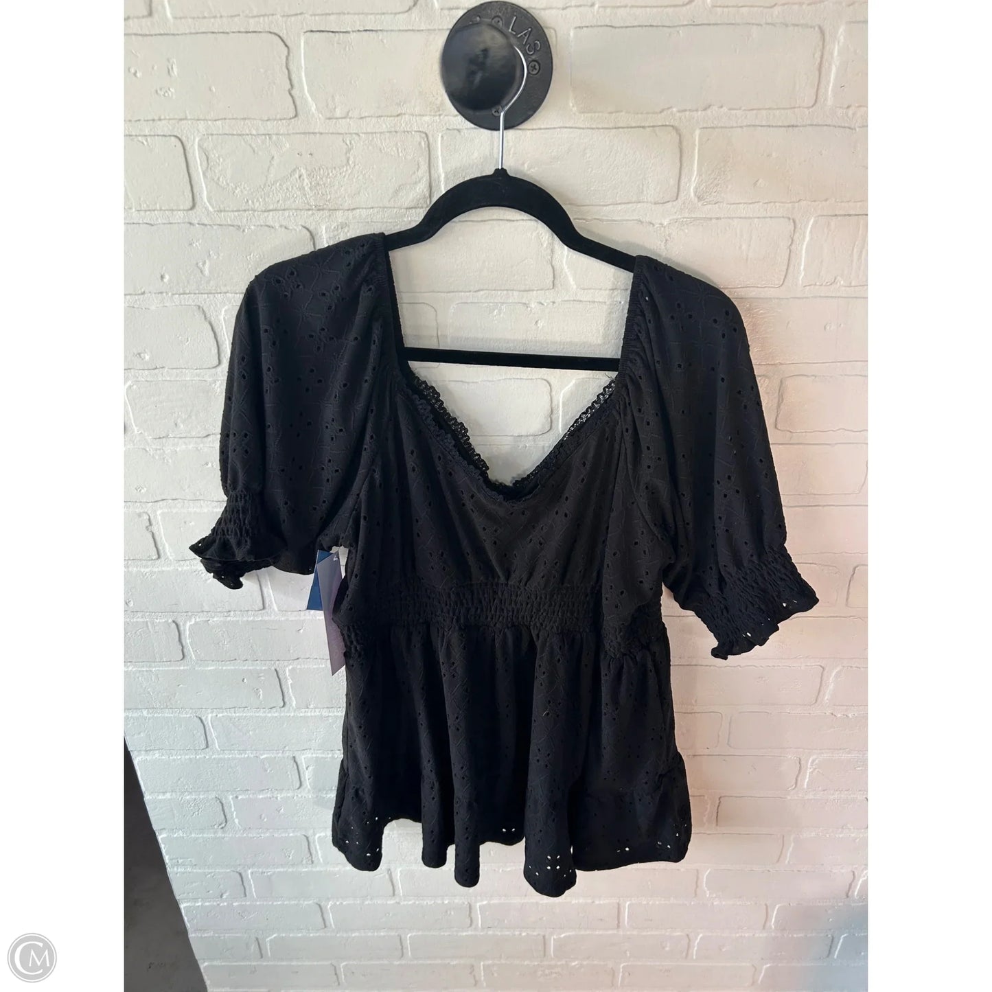 Top Short Sleeve By Torrid In Black, Size: L