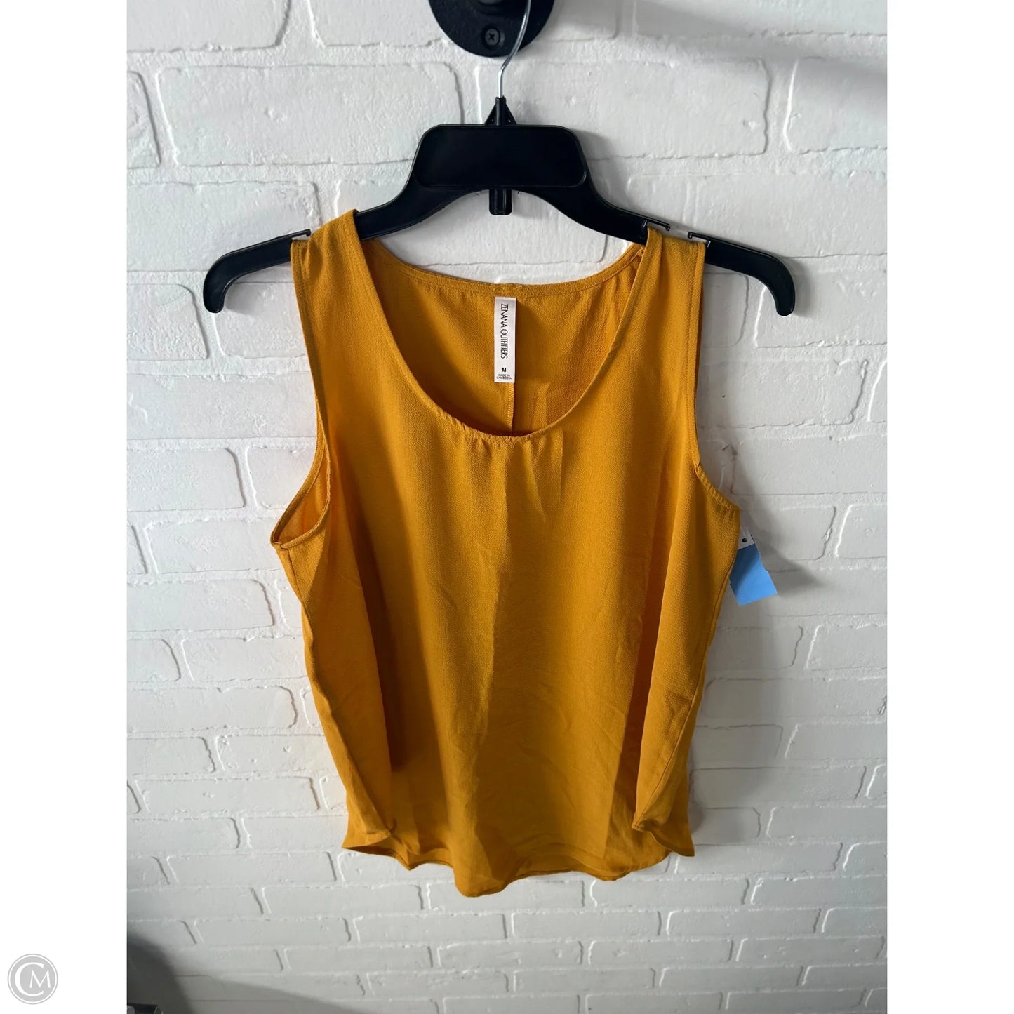 Blouse Sleeveless By Zenana Outfitters In Gold, Size: M