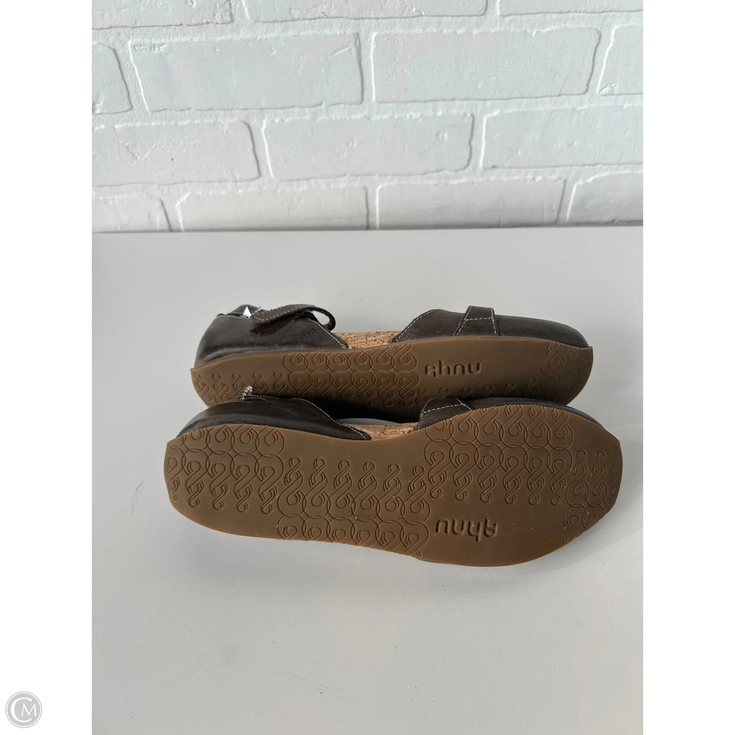 Shoes Flats By Cmb In Brown, Size: 9.5