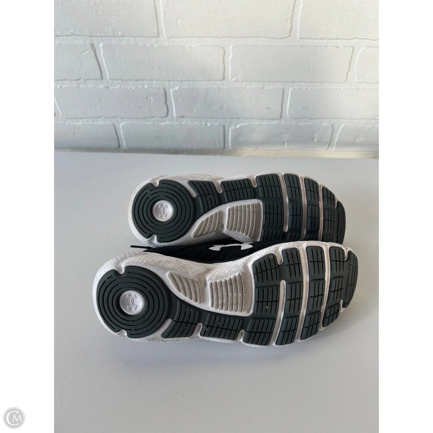 Shoes Athletic By Under Armour In Black & White, Size: 8.5