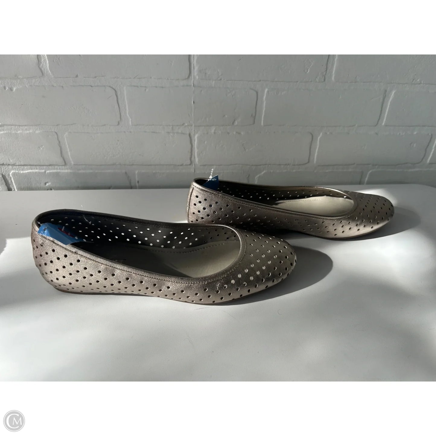 Shoes Flats By Ecco In Gold, Size: 10.5