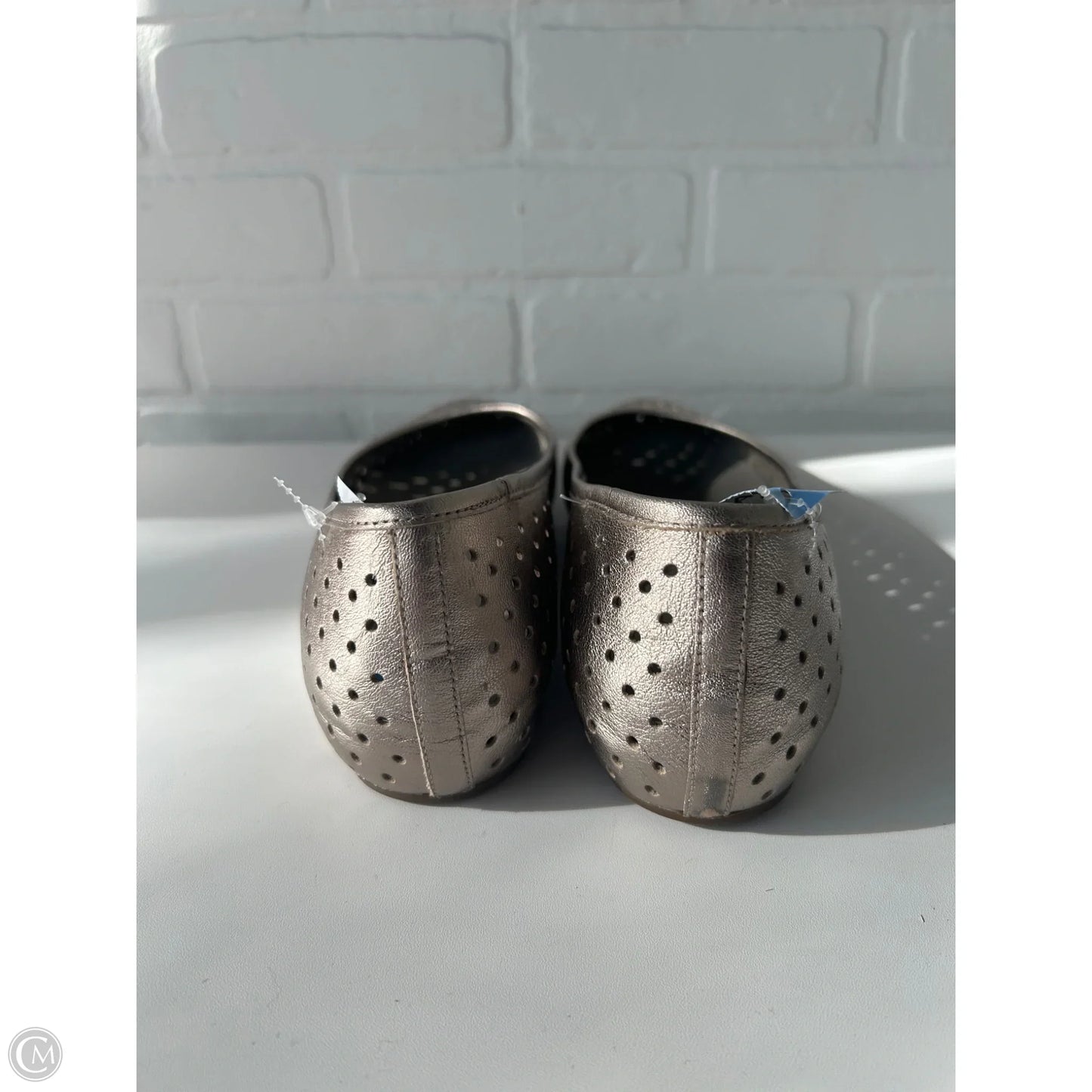 Shoes Flats By Ecco In Gold, Size: 10.5