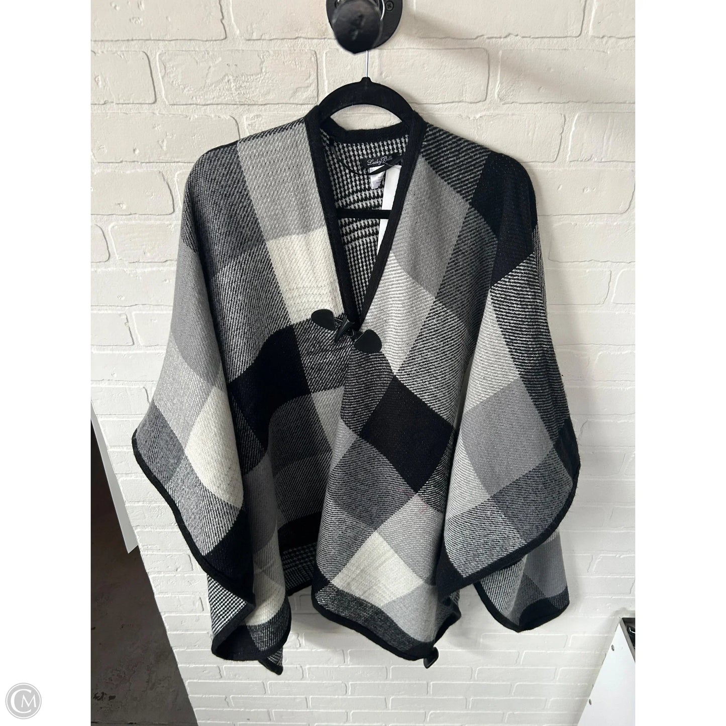 Shawl By Clothes Mentor In Black & White, Size: Osfm