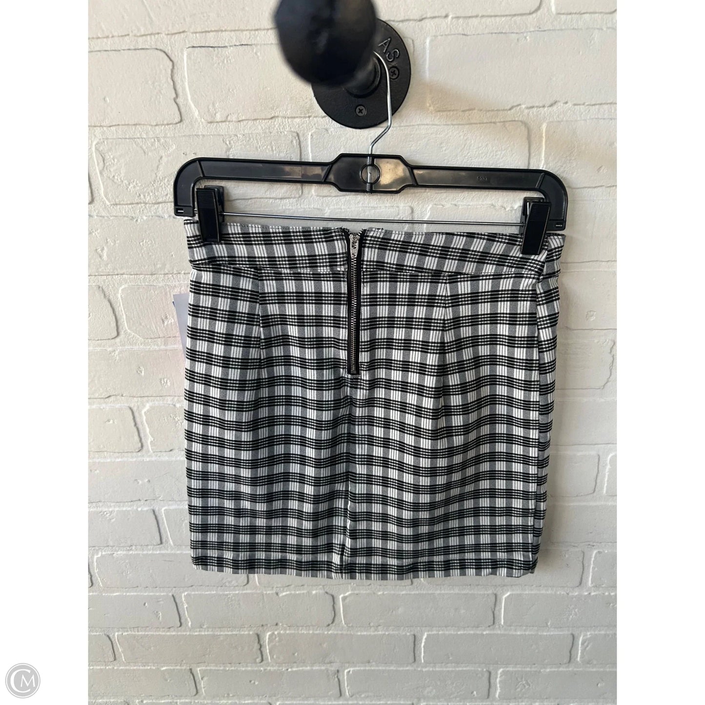 Skirt Mini & Short By Garage In Black & White, Size: 4