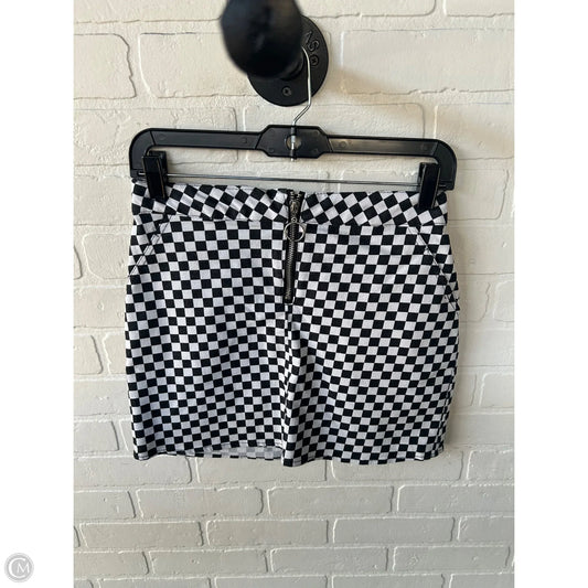 Skirt Mini & Short By Clothes Mentor In Black & White, Size: 4
