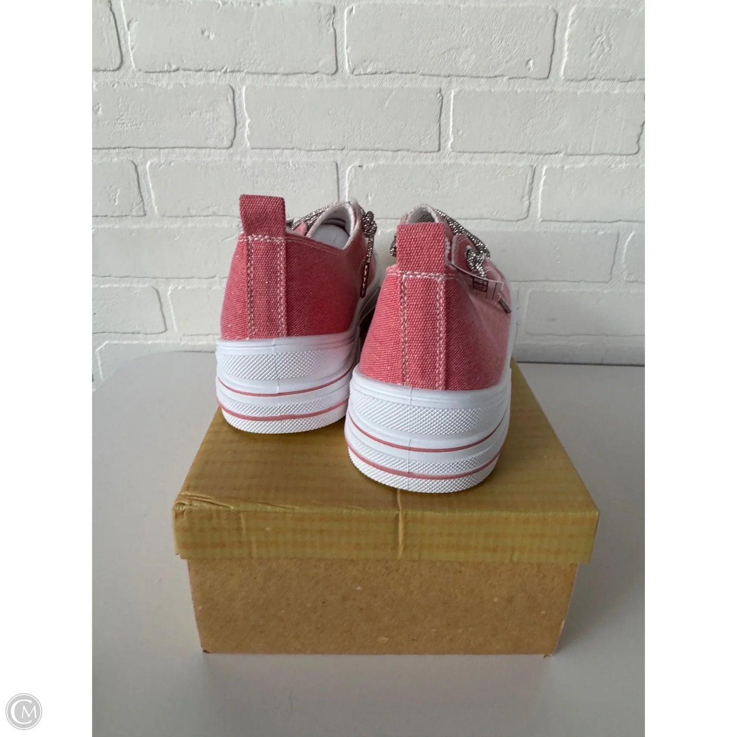Shoes Sneakers By Very G In Pink & White, Size: 11