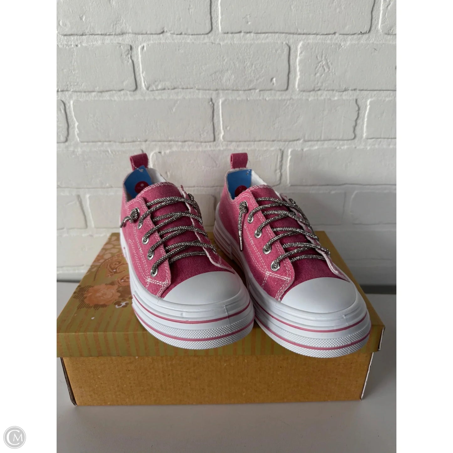 Shoes Sneakers By Very G In Pink & White, Size: 8