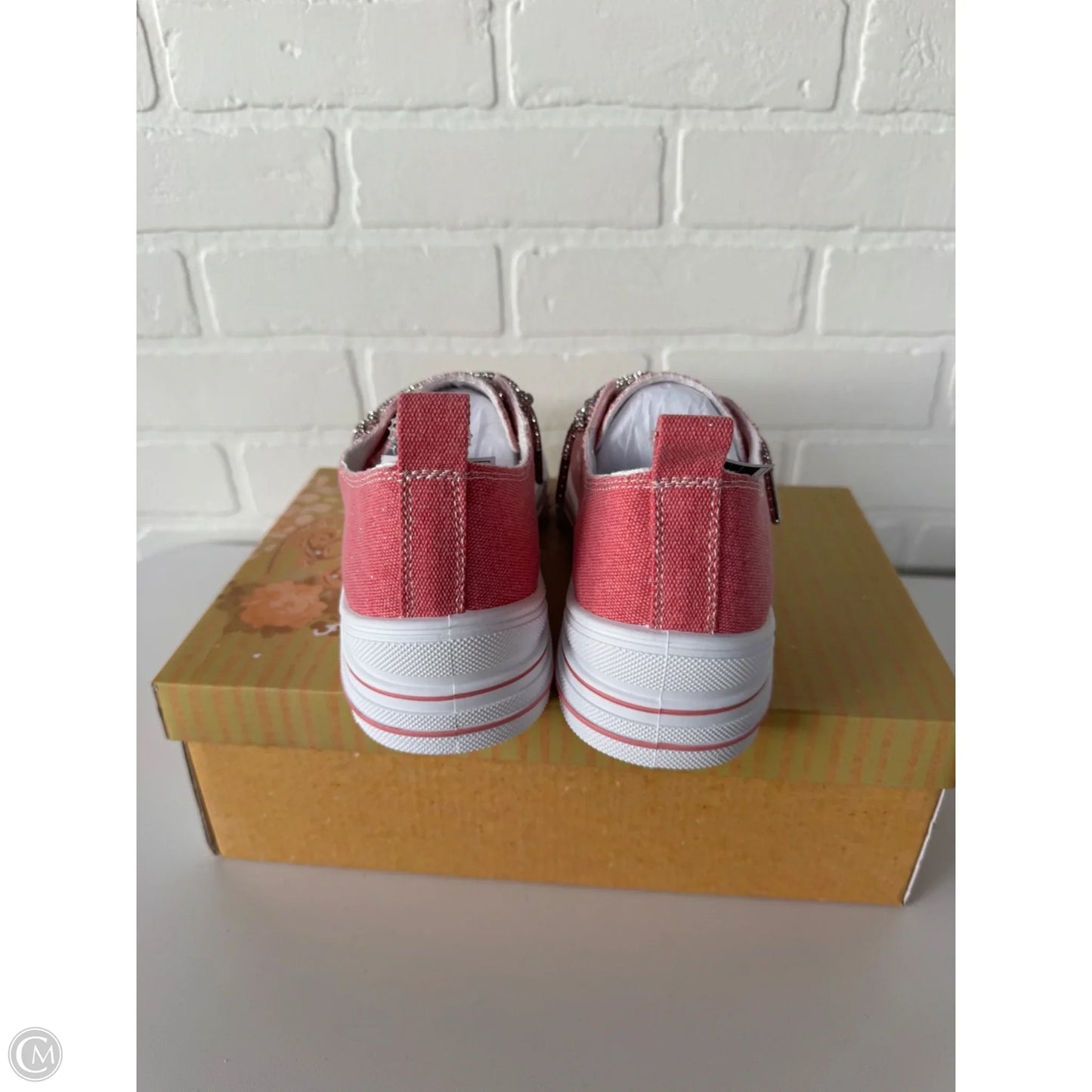 Shoes Sneakers By Very G In Pink & White, Size: 8