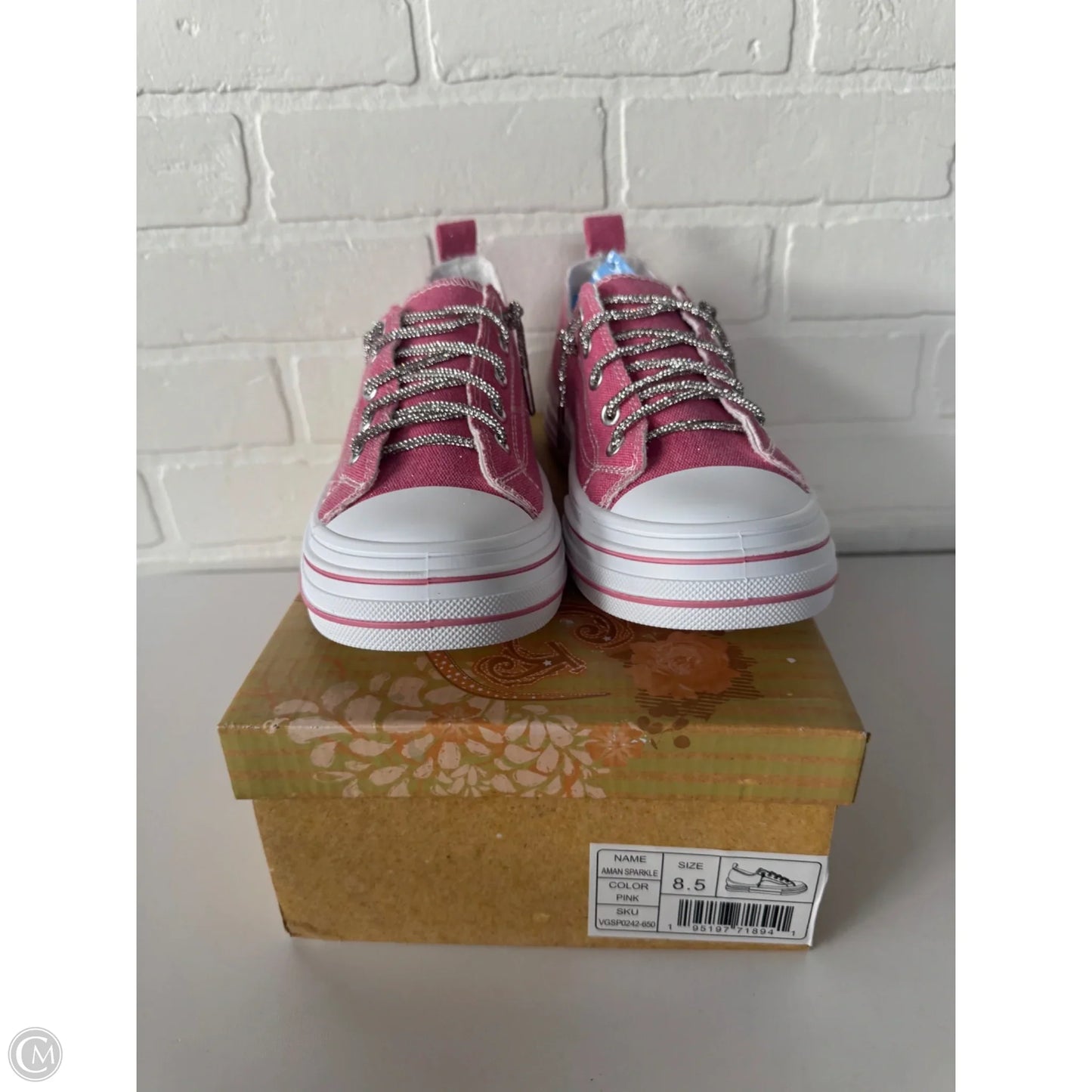 Shoes Sneakers By Very G In Pink & White, Size: 8.5