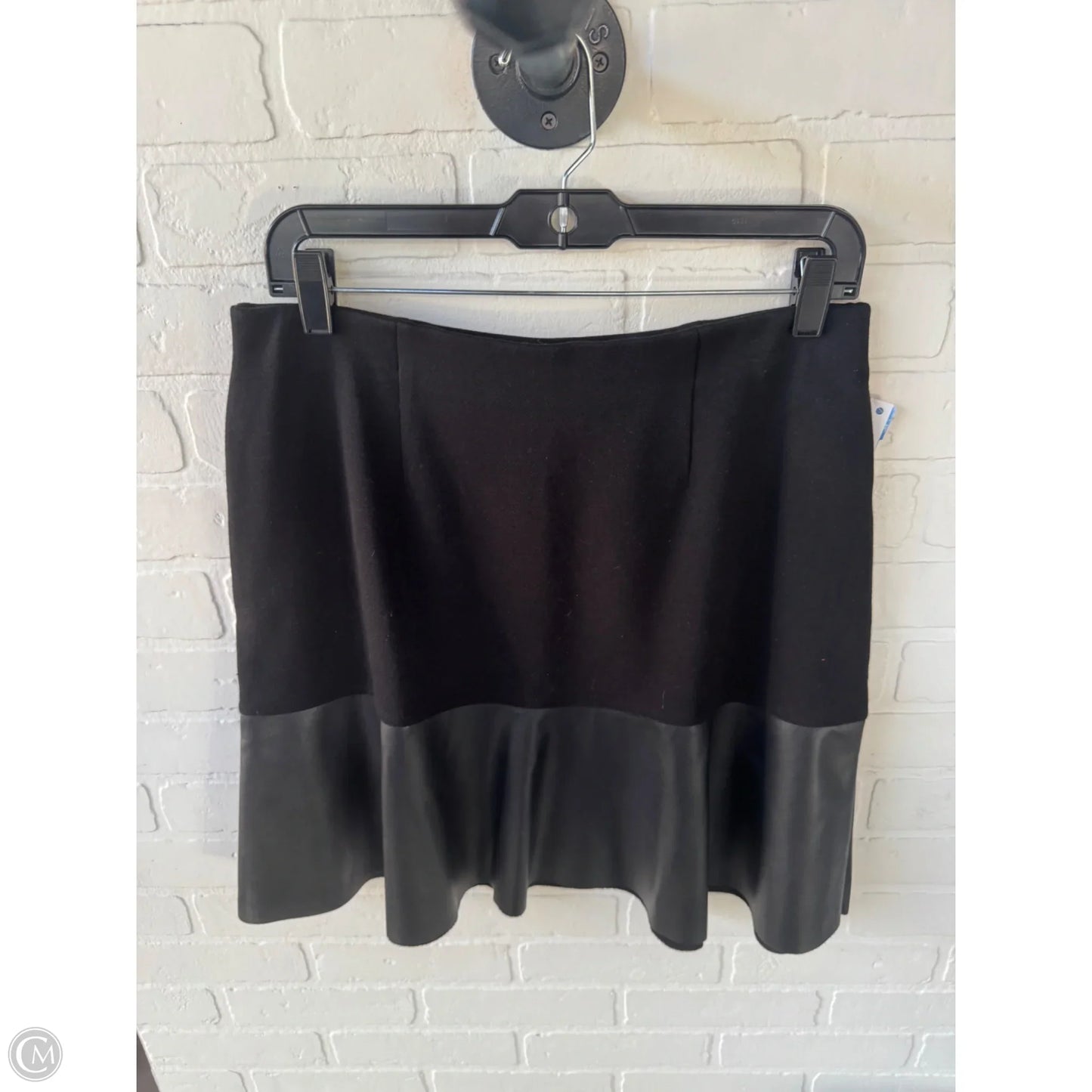 Skirt Mini & Short By Cabi In Black, Size: 8