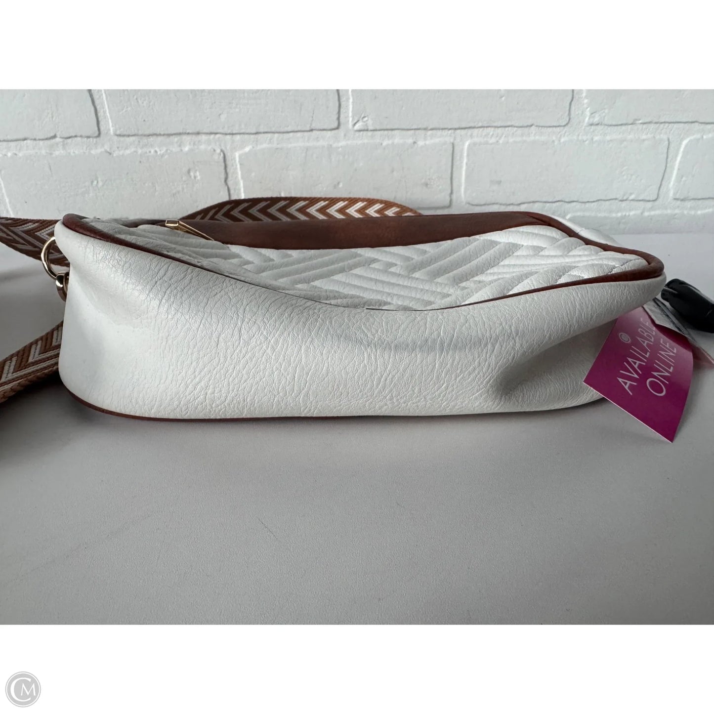 Crossbody By Clothes Mentor, Size: Medium