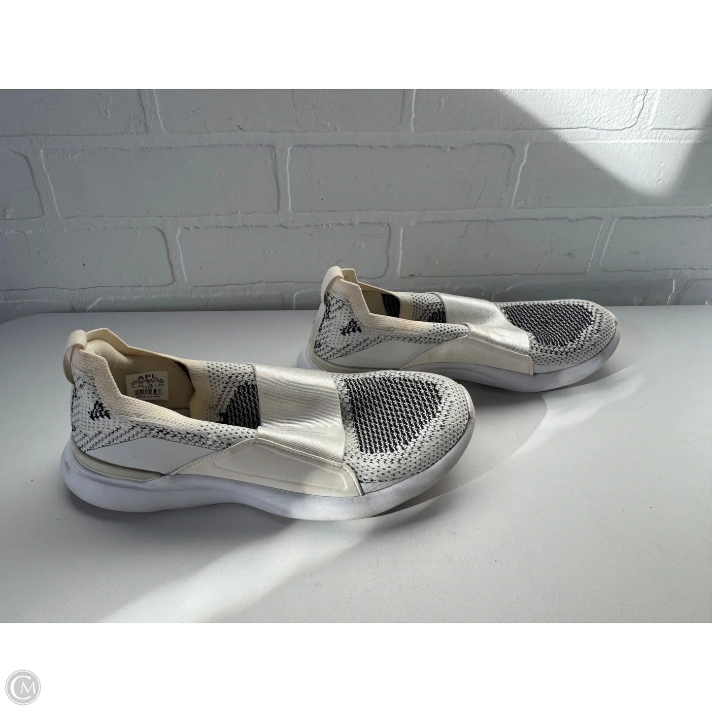 Shoes Designer By Apl In Black & White, Size: 6