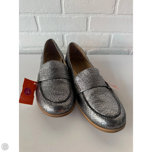 Shoes Flats By Naturalizer In Silver, Size: 11