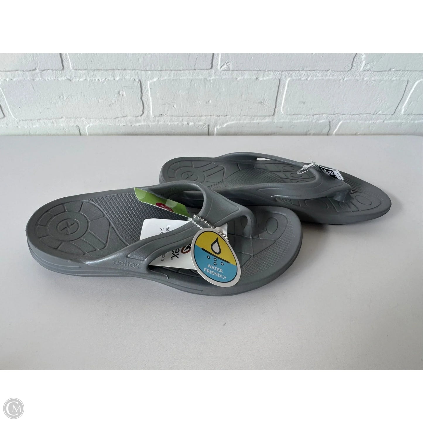 Sandals Flip Flops By Aetrex In Grey, Size: 7