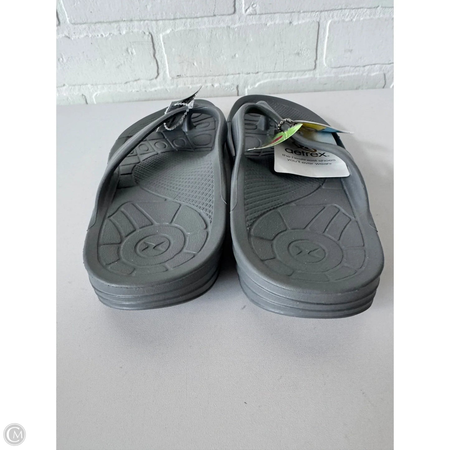 Sandals Flip Flops By Aetrex In Grey, Size: 7