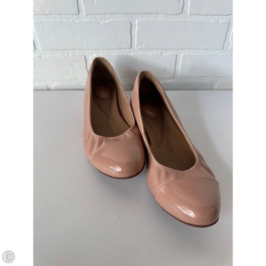 Shoes Flats By Clarks In Tan, Size: 9