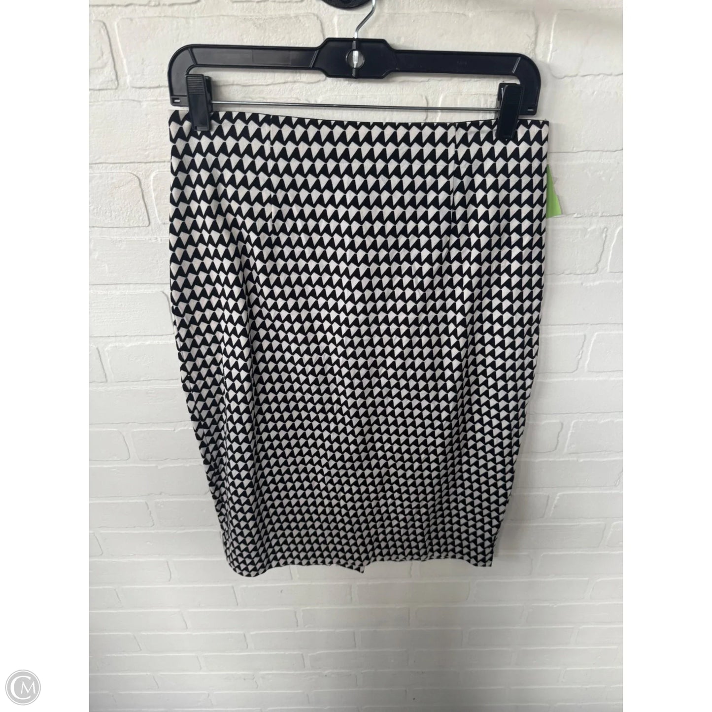 Skirt Midi By Banana Republic In Black & White, Size: 8