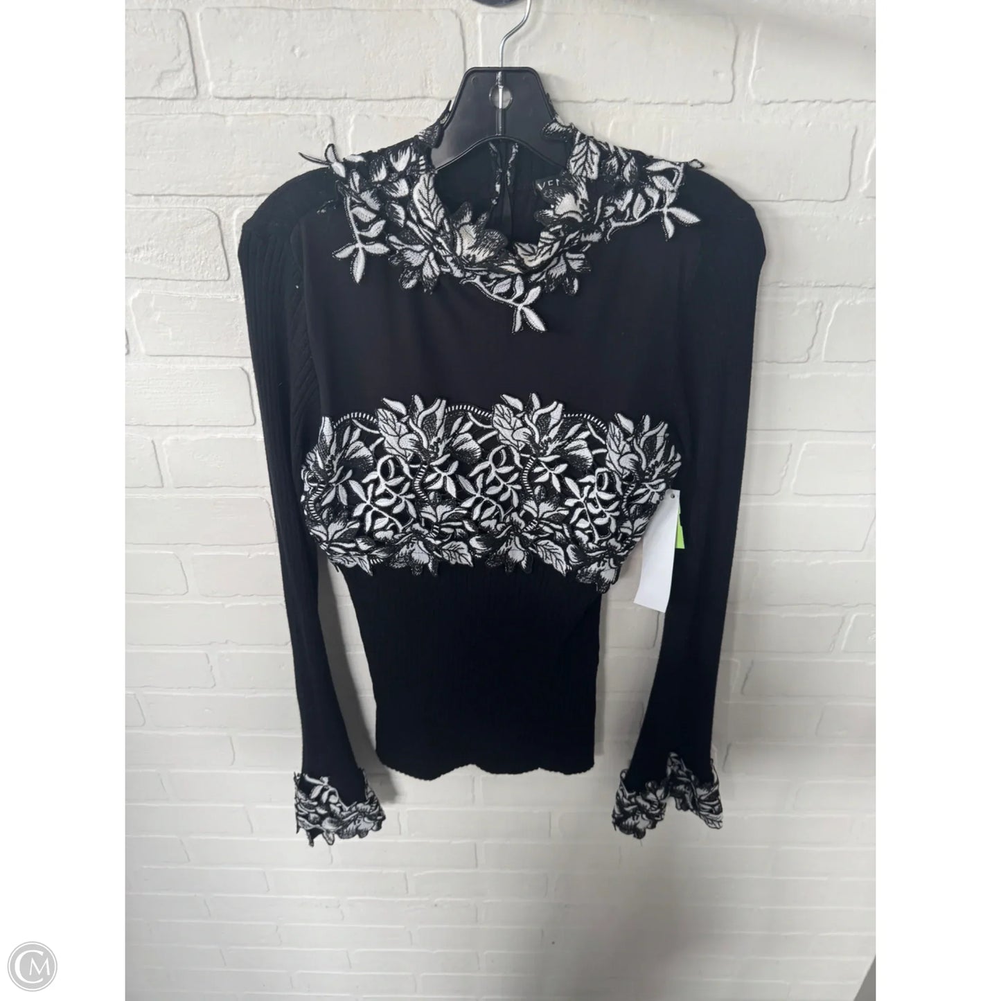 Top Long Sleeve By Venus In Black & White, Size: M