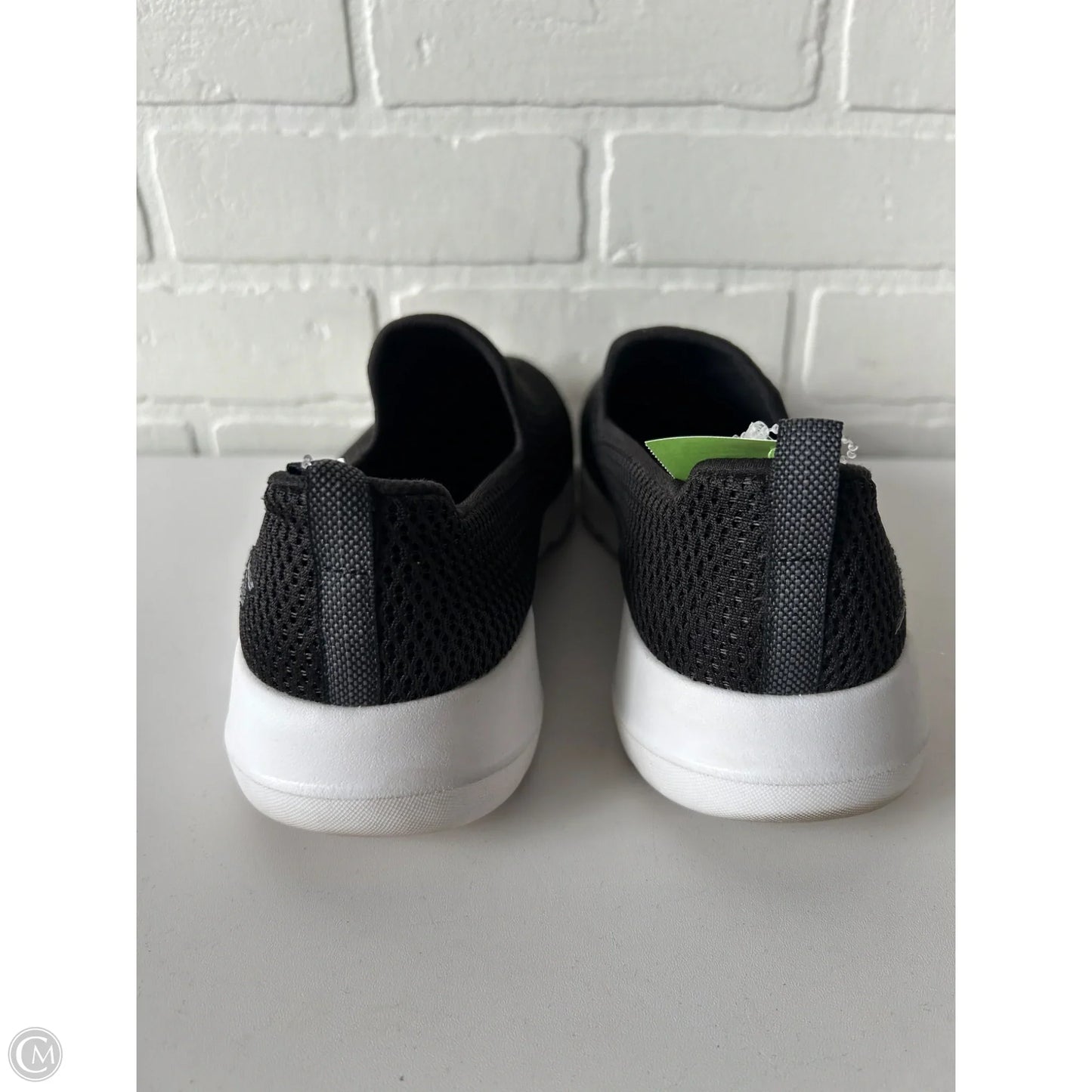 Shoes Sneakers By Skechers In Black & White, Size: 8