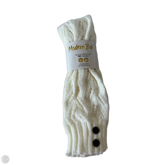 Socks By Clothes Mentor In Ivory, Size: Osfm