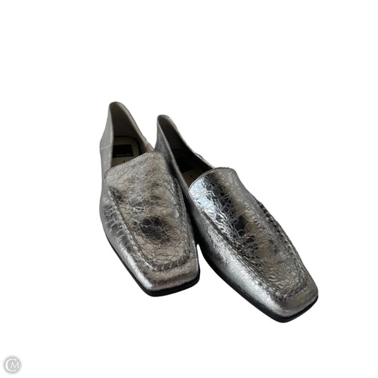 Shoes Flats By Dolce Vita In Silver, Size: 9.5