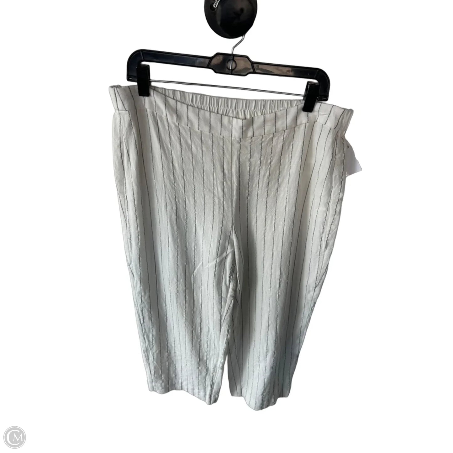 Pants Cropped By Chicos In White, Size: 12