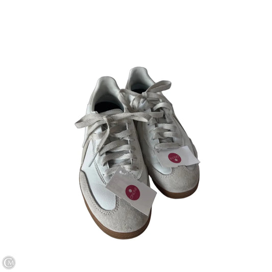 Shoes Sneakers By Skechers In Cream & White, Size: 6.5