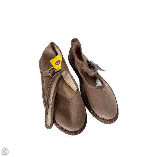Shoes Flats By Clothes Mentor In Tan, Size: 7.5