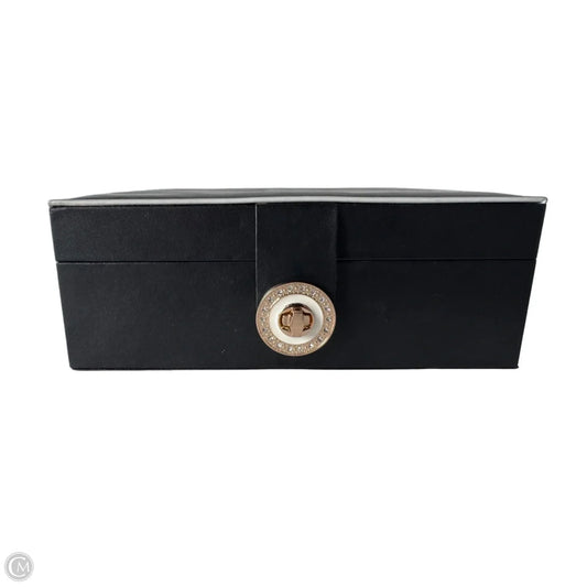 Jewelry Case By Clothes Mentor, Size: Medium