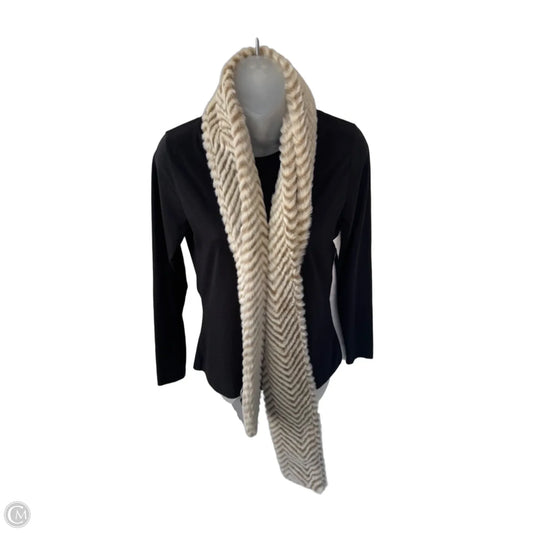 Scarf Winter By Clothes Mentor In Cream & Tan