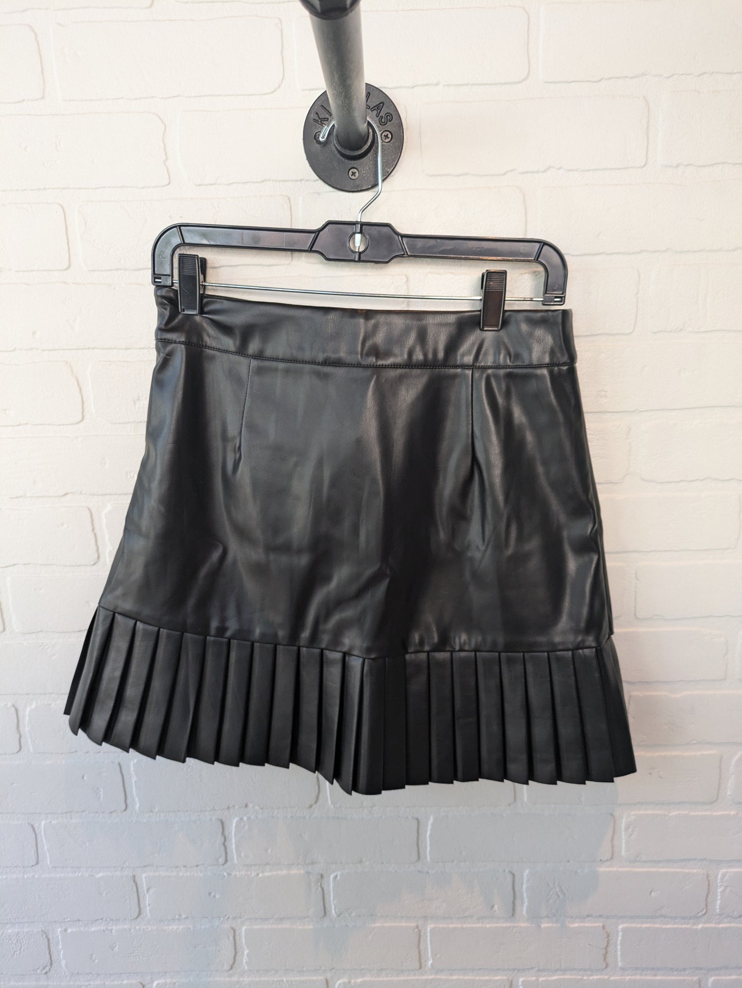 Skirt Mini & Short By Thml In Black, Size: 8