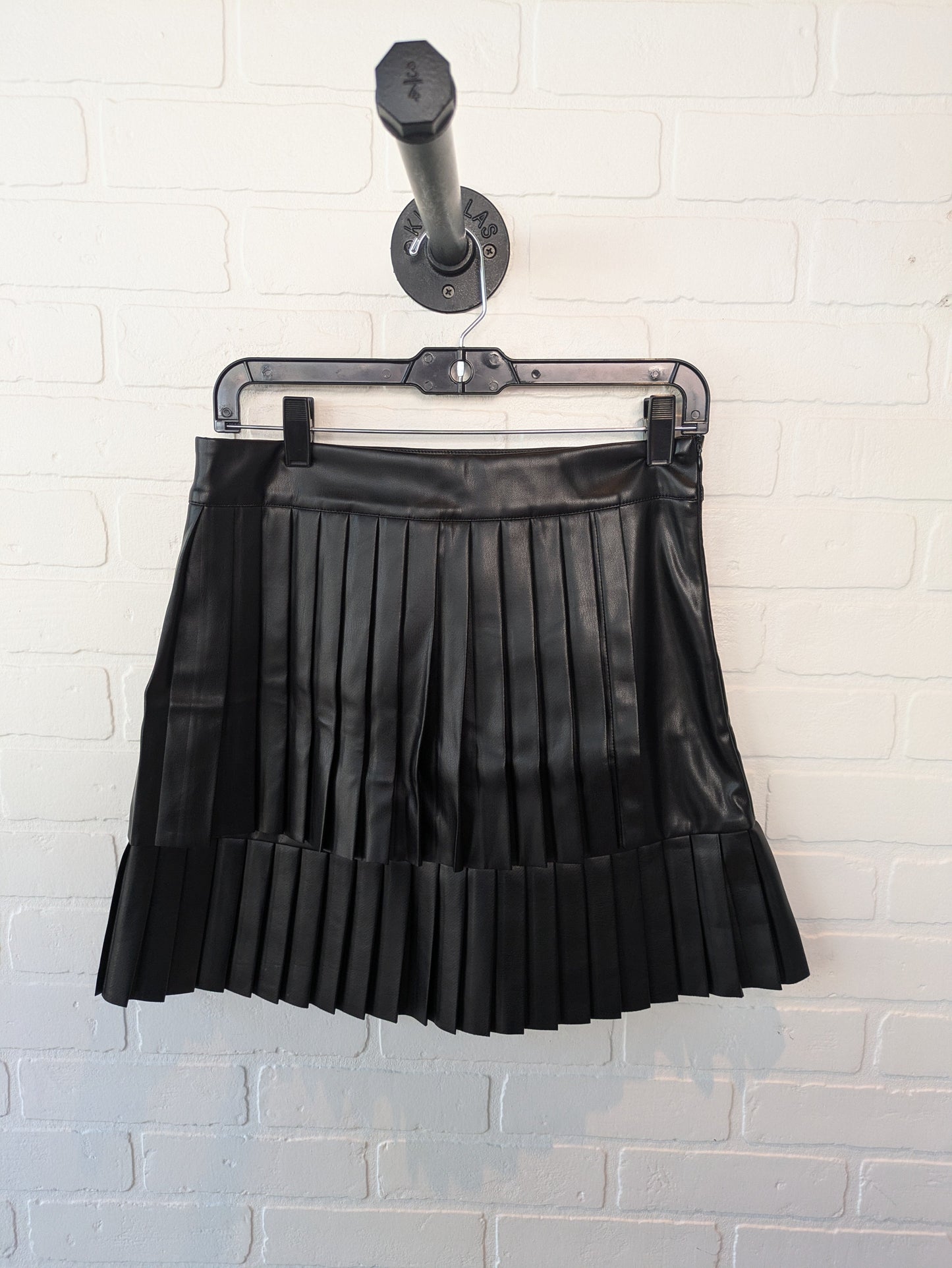 Skirt Mini & Short By Thml In Black, Size: 8