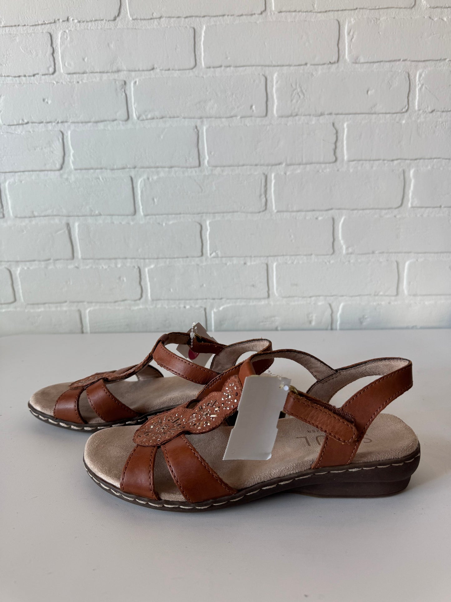 Sandals Flats By Naturalizer In Brown, Size: 6.5